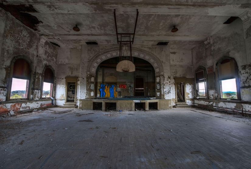 Abandoned schools and universities around the world