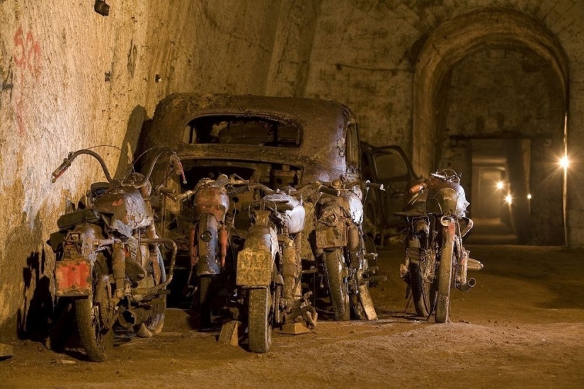 Abandoned tunnel under Naples, which became a crypt for cars