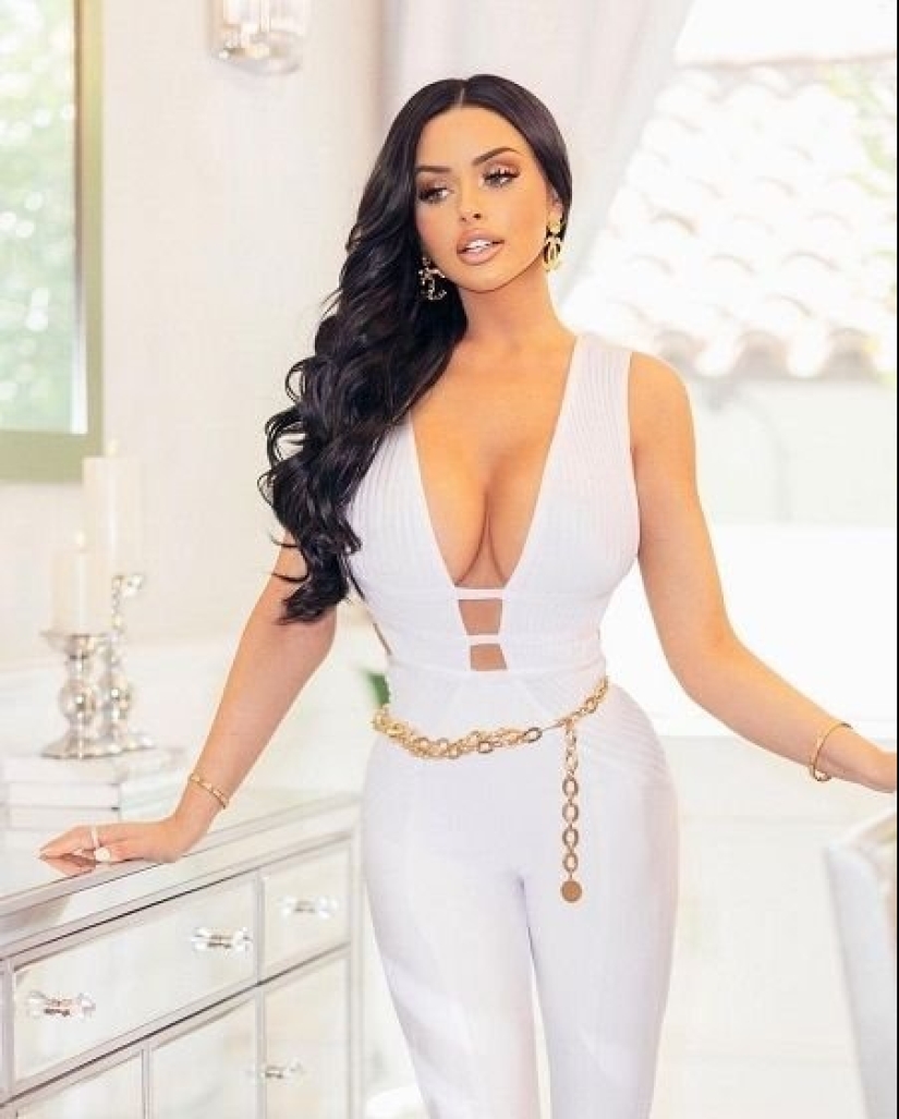 Abigail Ratchford is an elite model in the beauty world