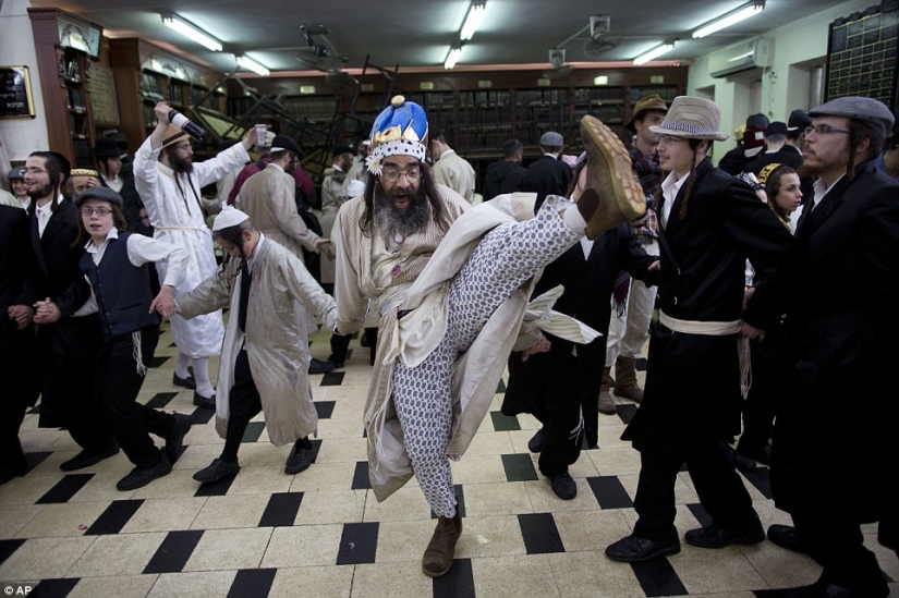 Absolute Mazl tov: How Jews in Jerusalem celebrated Purim