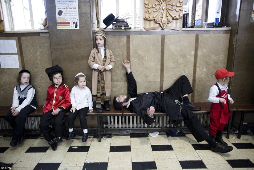 Absolute Mazl tov: How Jews in Jerusalem celebrated Purim