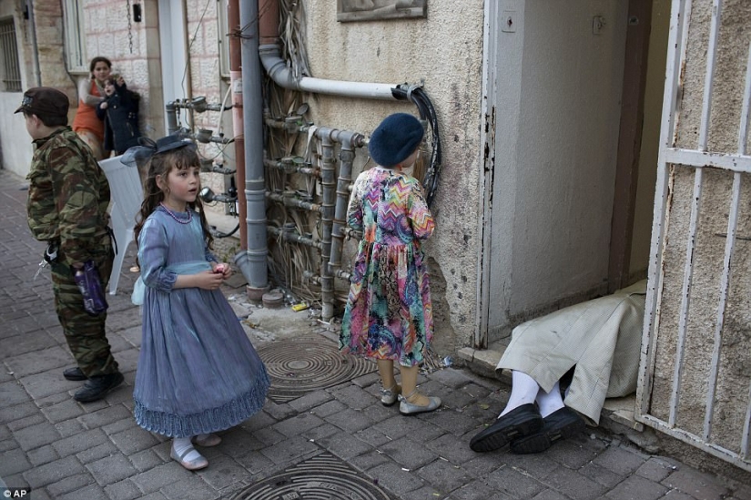 Absolute Mazl tov: How Jews in Jerusalem celebrated Purim