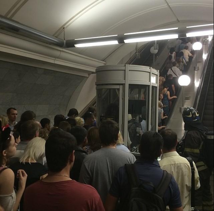 Accident in the Moscow metro on the stretch Slavyansky Boulevard - Victory Park