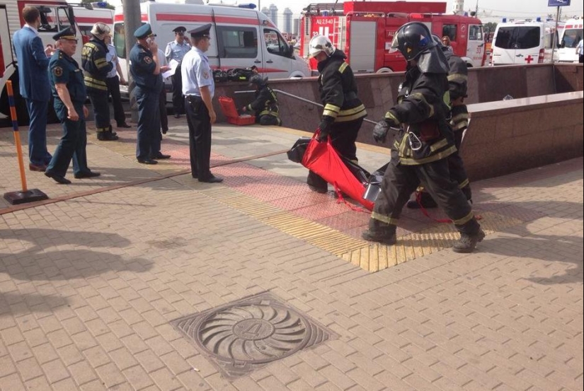 Accident in the Moscow metro on the stretch Slavyansky Boulevard - Victory Park