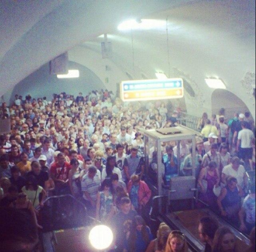 Accident in the Moscow metro on the stretch Slavyansky Boulevard - Victory Park