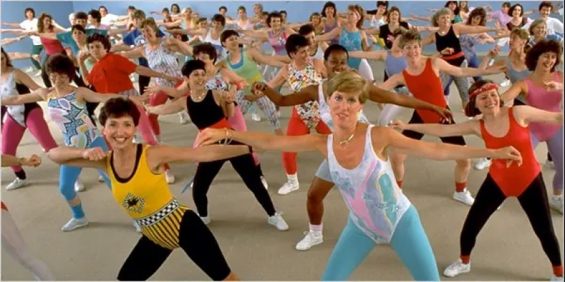Aerobics, hula hoop, skipping rope and roller skates: the cult sports activities of the 80s are again at the peak of popularity