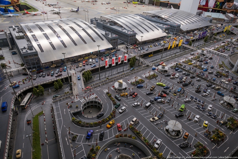 Aeropuerto de juguete para niños grandes por 4 4.8 millones