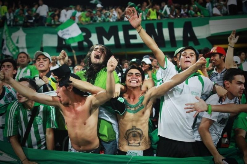 Aficionados al fútbol colombiano
