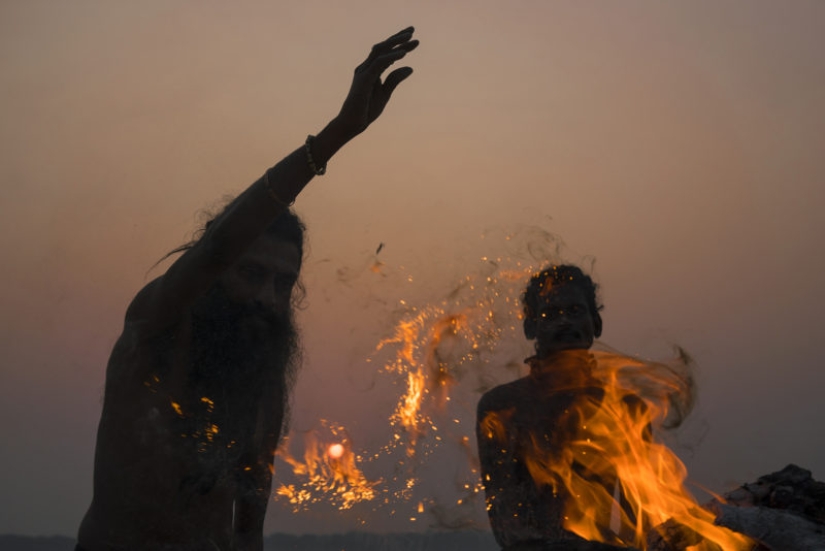 Aghori: Corpse eaters who have conquered fear in themselves