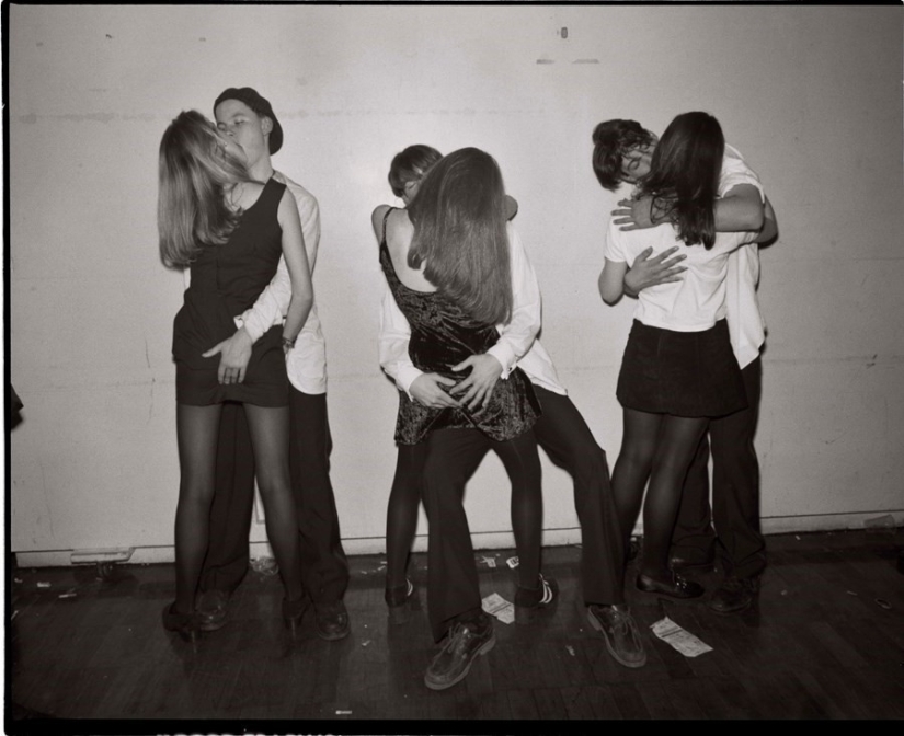"Agony and ecstasy": a hormonal-charged photos of young lovers from the 90s