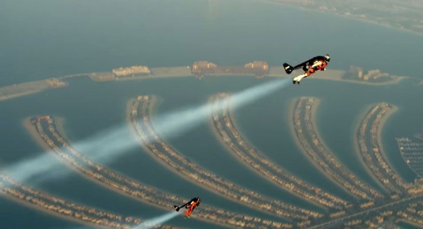Airplane Man: A breathtaking flight over Dubai