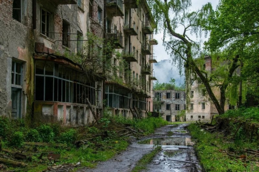 Akarmara es un pueblo fantasma con una historia trágica