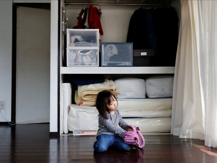 Al menos la pelota está rodando: apartamentos dolorosamente vacíos de minimalistas japoneses
