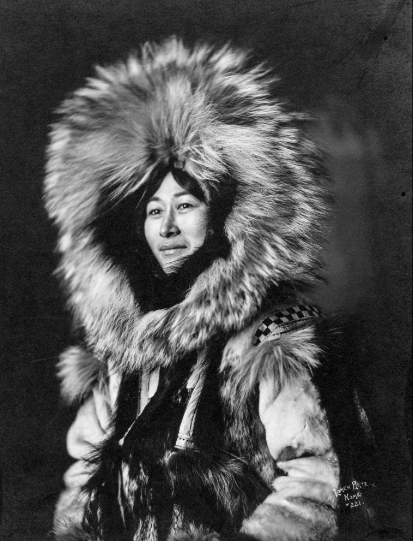 Alaska Eskimos in priceless historical photographs of 1903 - 1930