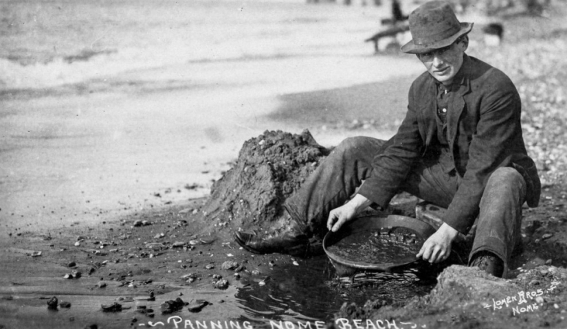 Alaska Eskimos in priceless historical photographs of 1903 - 1930