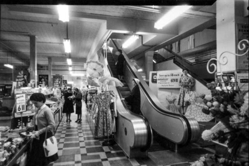 Alien Nostalgia: The Abundance of American Stores in the 60s