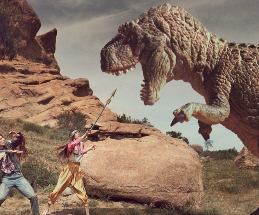 Alienígenas y dinosaurios vintage en el nuevo anuncio loco de Gucci