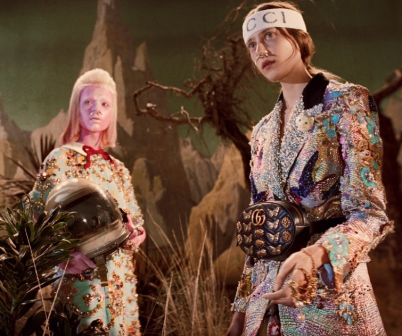Alienígenas y dinosaurios vintage en el nuevo anuncio loco de Gucci