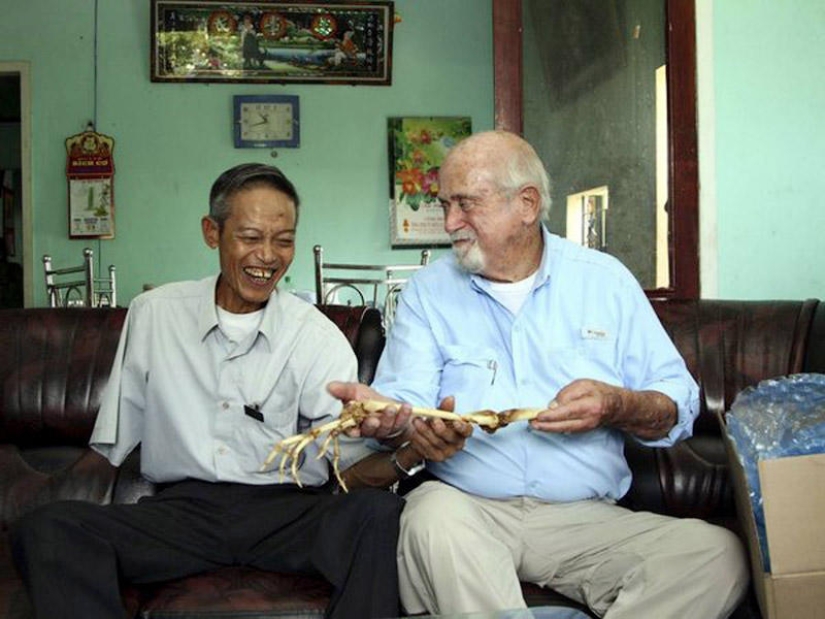 American doctor returns Vietnamese man&#39;s arm that was amputated half a century ago
