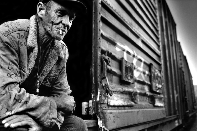 American tramps on freight trains