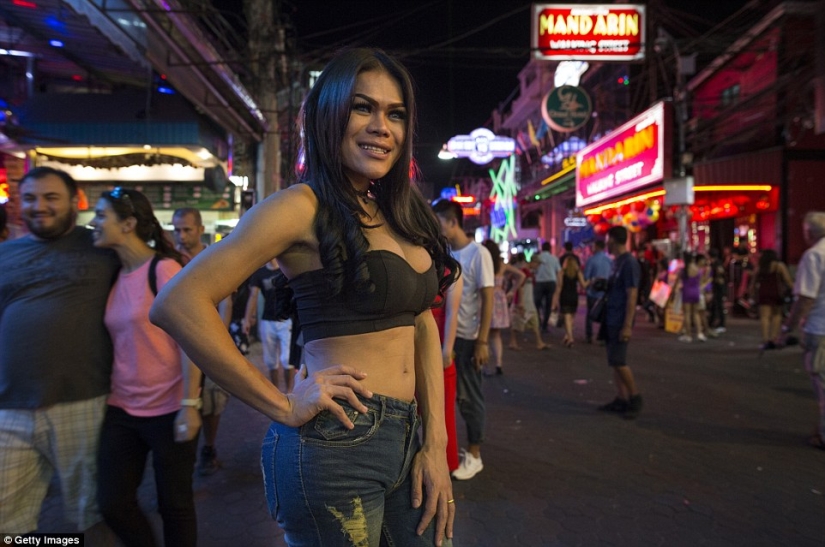 Amor por cálculo: una noche en el barrio rojo de Tailandia