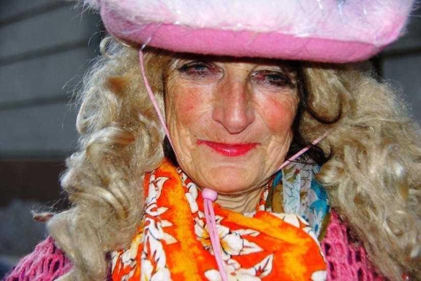 An 80-year-old homeless woman from Vilnius has become a local celebrity and a real style icon