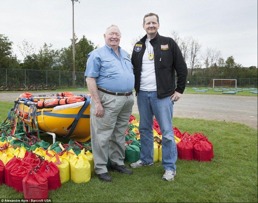 An American tried to fly across the Atlantic Ocean in 375 balloons