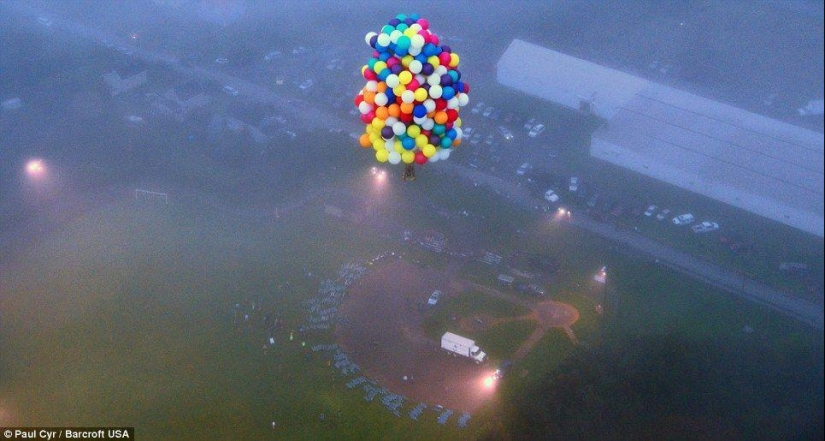 An American tried to fly across the Atlantic Ocean in 375 balloons