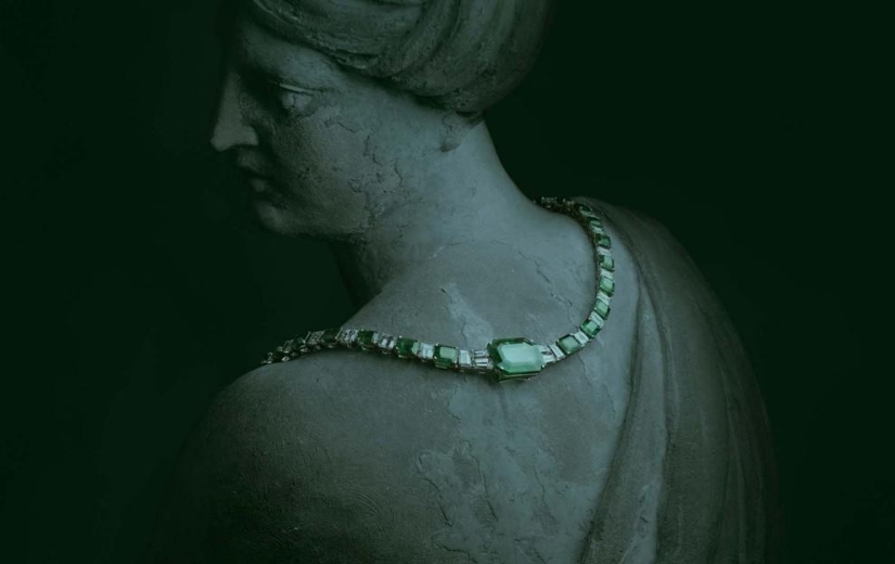 An unusual take on jewelry by Peter Lippmann