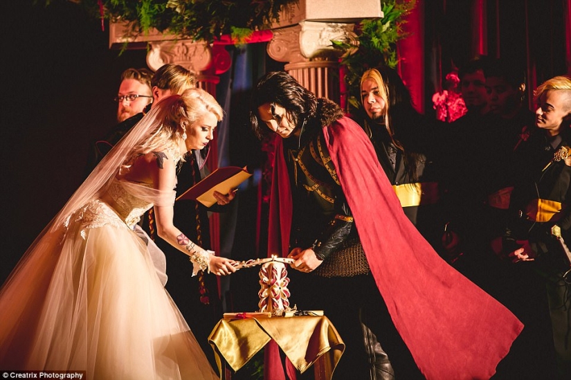 And death will not separate: a couple obsessed with vampires arranged a wedding for 120 thousand dollars