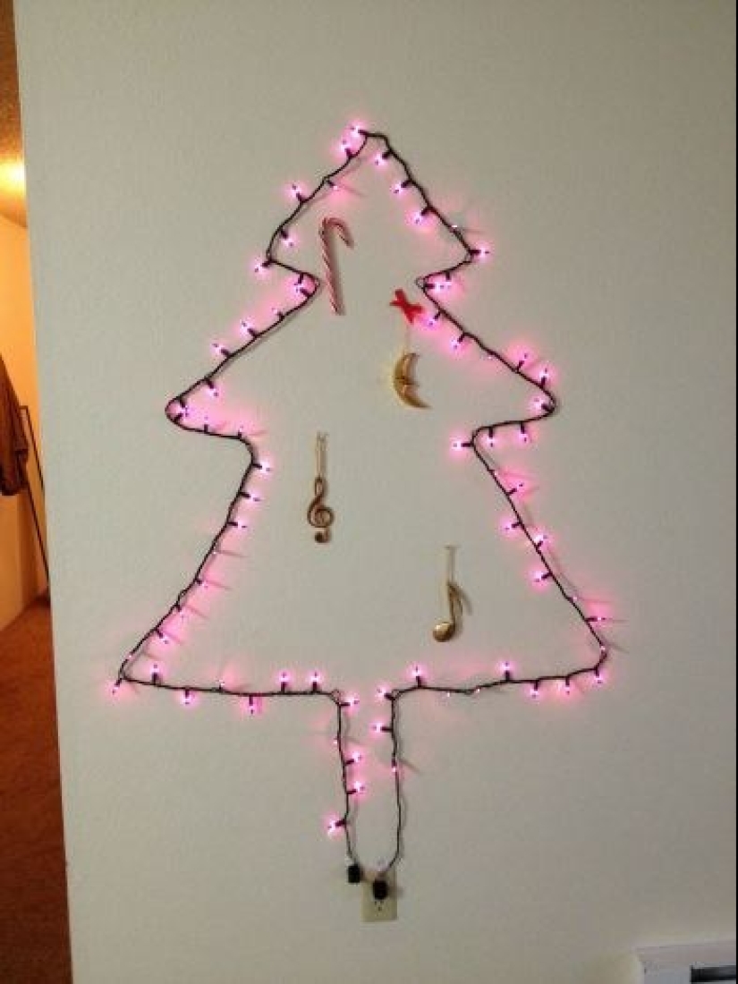 "And so it will come down!" 20 crazy Christmas trees that appeared thanks to Mother laziness