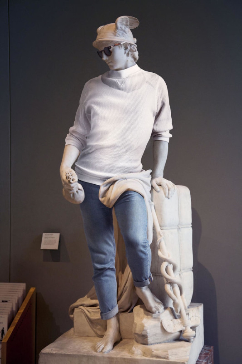 Apolo en Ray Ban: la segunda parte de la aclamada serie de esculturas vestidas