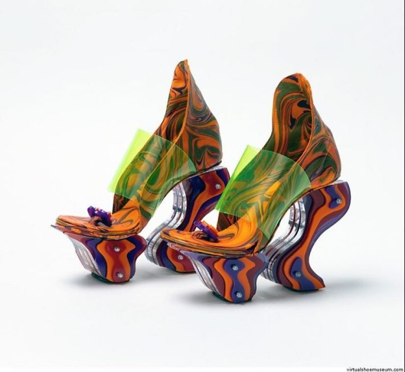 Aquí están los diseños de zapatos más extraordinarios del mundo, compartidos en el museo virtual de zapatos por Liza Snook (Parte 2)