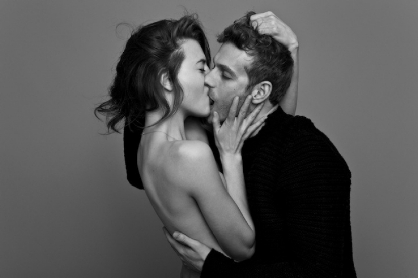 Are the photos just friends or a couple in love? Photo project about a kiss by Ben Lamberti