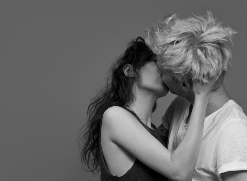 Are the photos just friends or a couple in love? Photo project about a kiss by Ben Lamberti