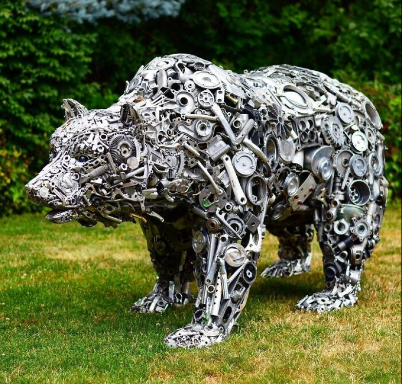 Artista autodidacta crea impresionantes esculturas a partir de materiales reciclados