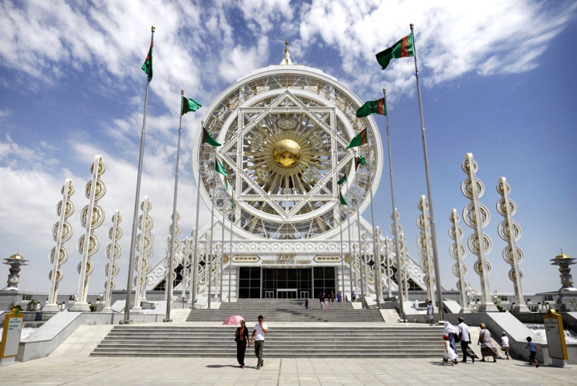 Ashgabat - una ciudad de mármol blanco