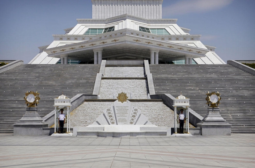 Ashgabat - una ciudad de mármol blanco