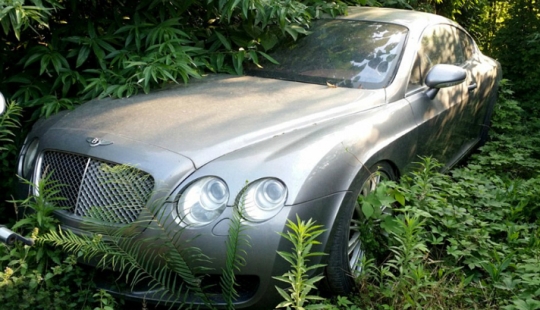 At the Chinese cemetery of luxury cars