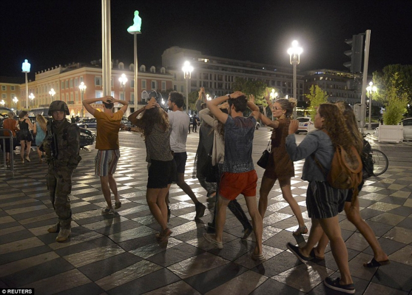 Atentado terrorista en Niza: un camión se estrelló contra una multitud en las celebraciones del Día de la Bastilla