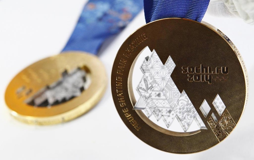 Atesorados 535 gramos: cómo se fabrican las medallas olímpicas