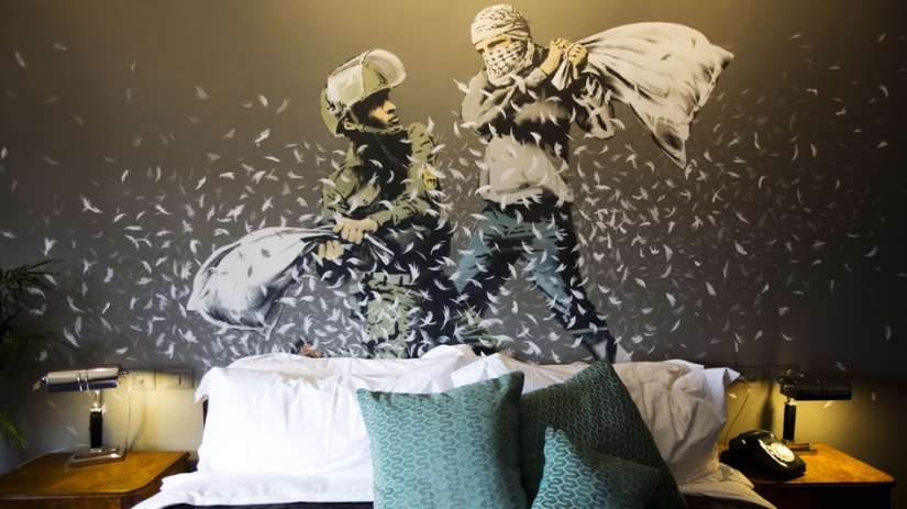 Banksy abrió un hotel con la "peor vista del mundo": el muro entre Israel y Palestina