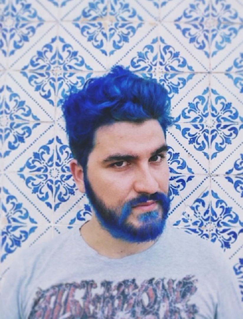 Barba azul: las sirenas macho se tiñen la barba de diferentes colores