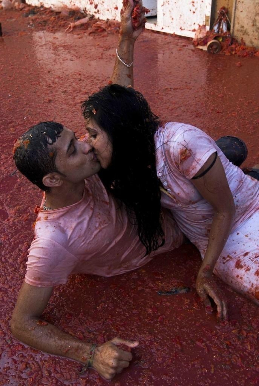 Battle of tomatoes - 2014, or Tomatina