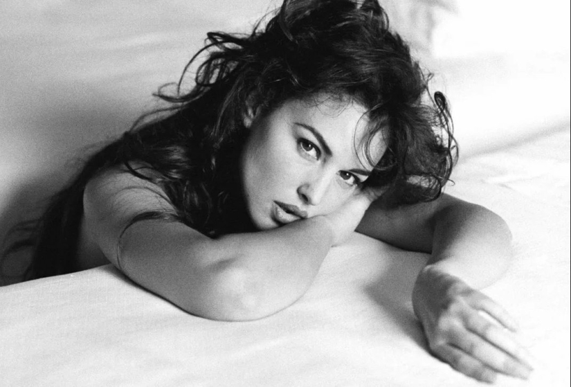 Beauty beyond the boundaries of time: naughty photos of young Monica Bellucci