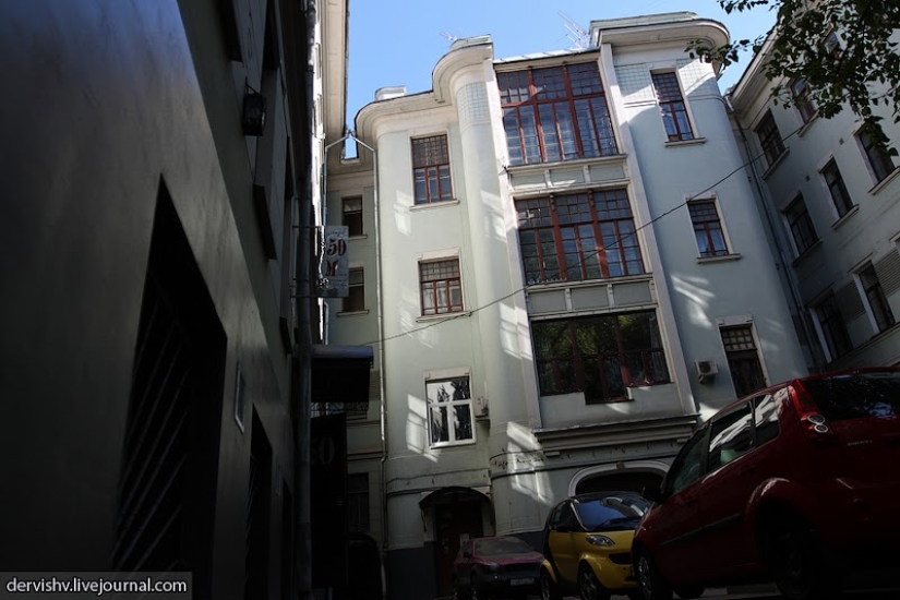 Behemoth, Annushka and other inhabitants of the "bad apartment"