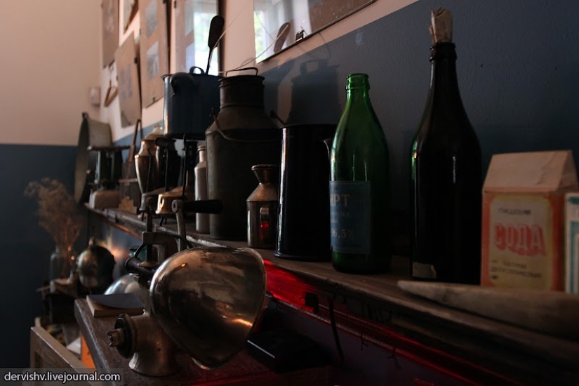 Behemoth, Annushka and other inhabitants of the "bad apartment"