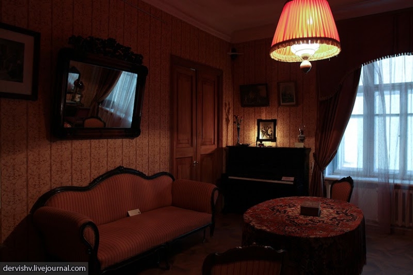 Behemoth, Annushka and other inhabitants of the "bad apartment"