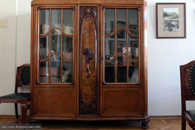 Behemoth, Annushka and other inhabitants of the "bad apartment"