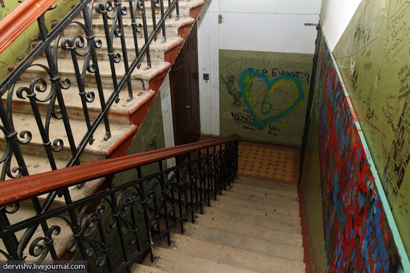 Behemoth, Annushka and other inhabitants of the "bad apartment"